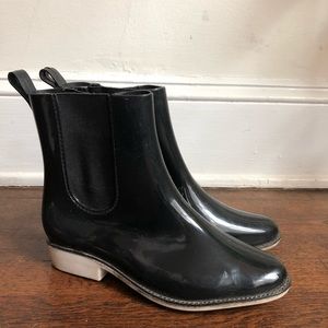 Rain boots - sz 7